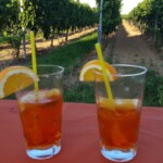 Cocktails im Garten genießen